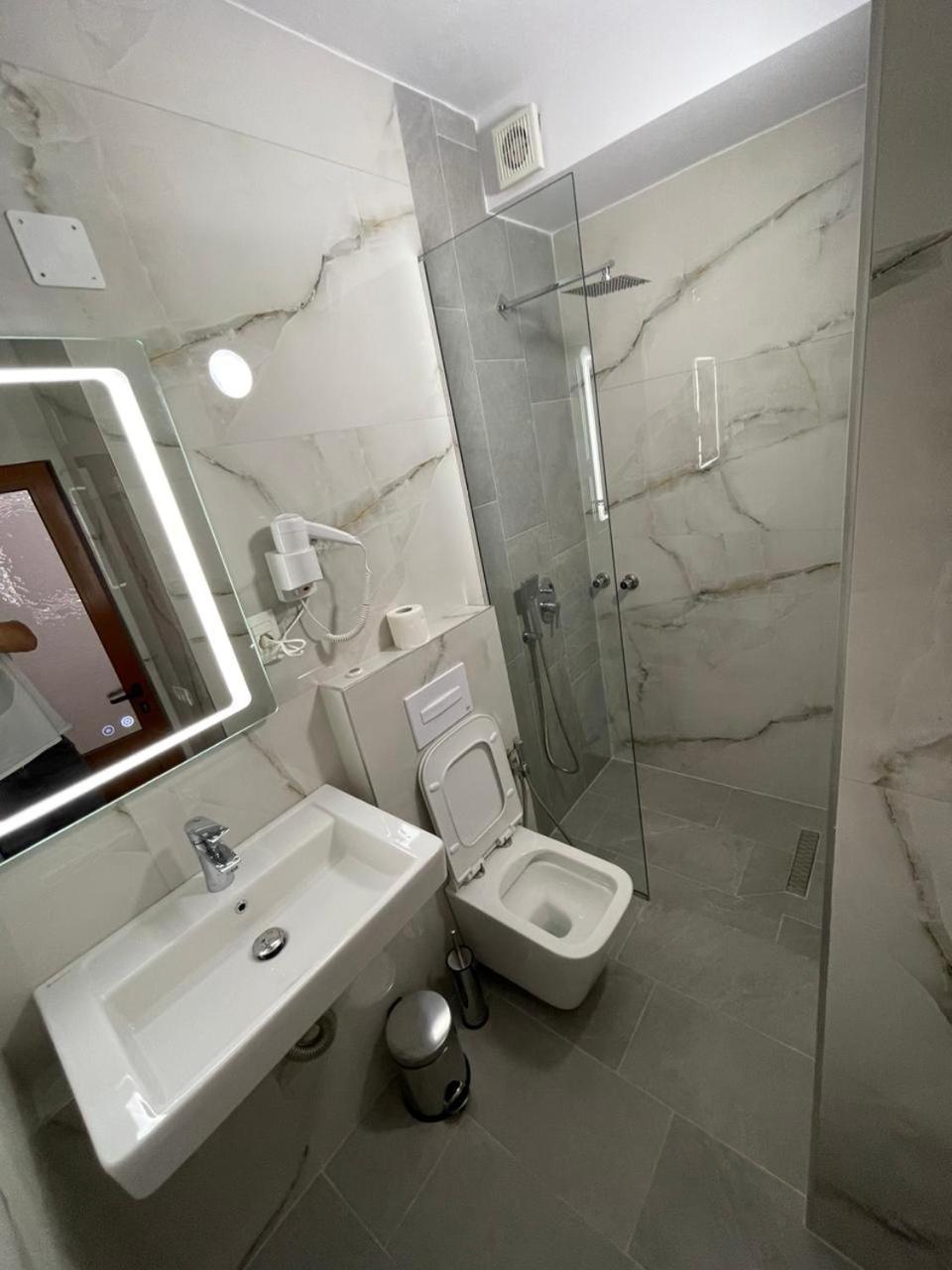 Hotel Belvedere Pogradec Buitenkant foto